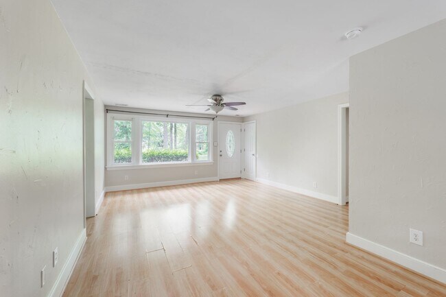 Building Photo - Beautiful One Level Home in Bon Air for rent!!