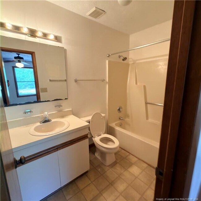 Building Photo - 1276 N Forest Dr