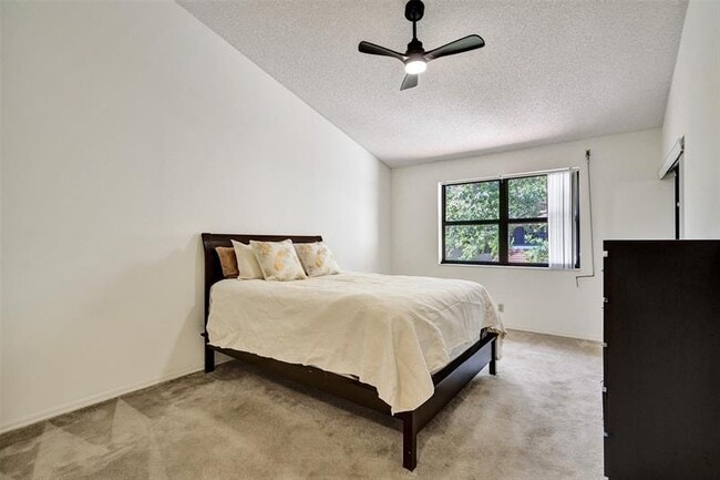 Building Photo - 3407 Emerald Oaks Dr