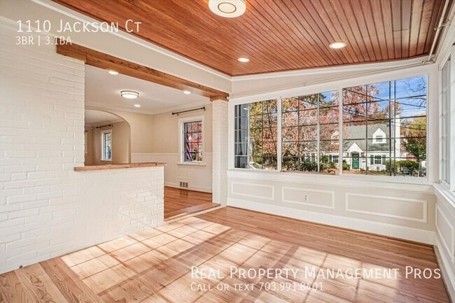 Building Photo - 1110 Jackson Ct