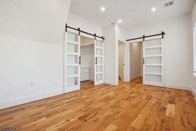 Building Photo - 51 New St