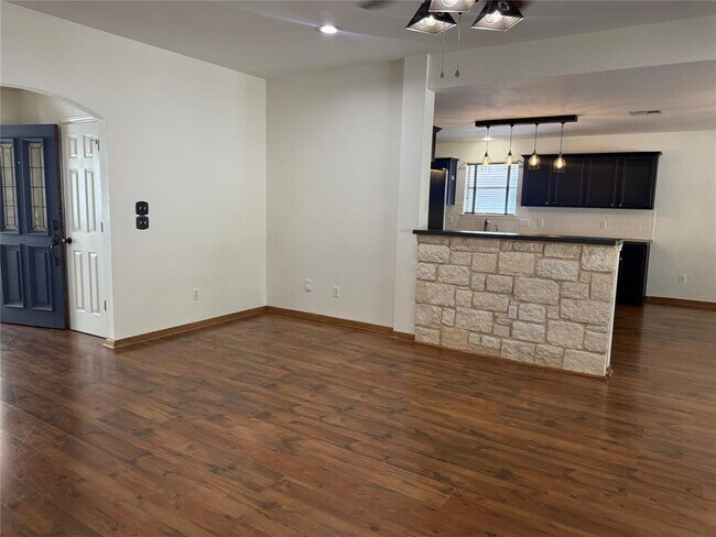 Building Photo - 808 Sunflower Dr