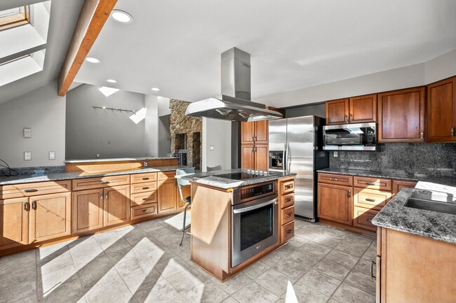 Building Photo - 1020 Walsen Rd