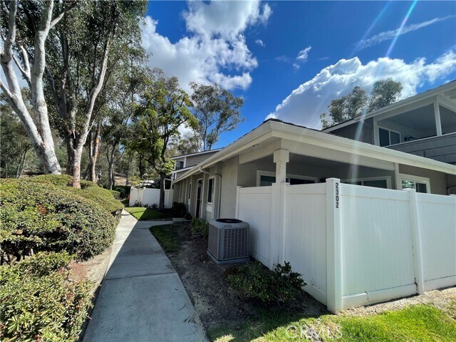 Building Photo - 2302 Coventry Cir