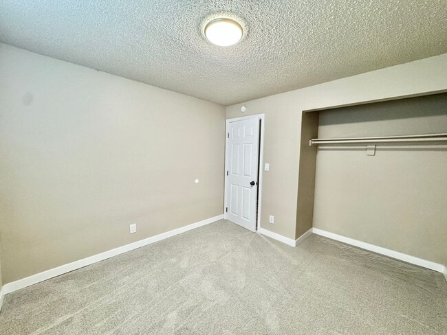 Building Photo - 351 Gahart Dr