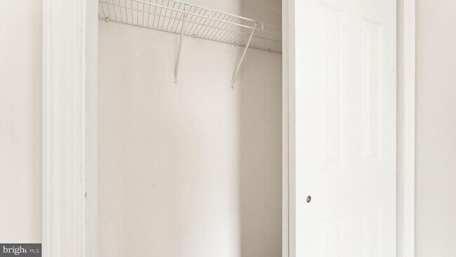 Building Photo - 23100 Dunlop Heights Terrace