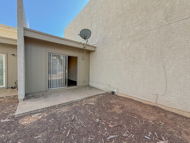 Building Photo - 2826 E Monte Cristo Ave