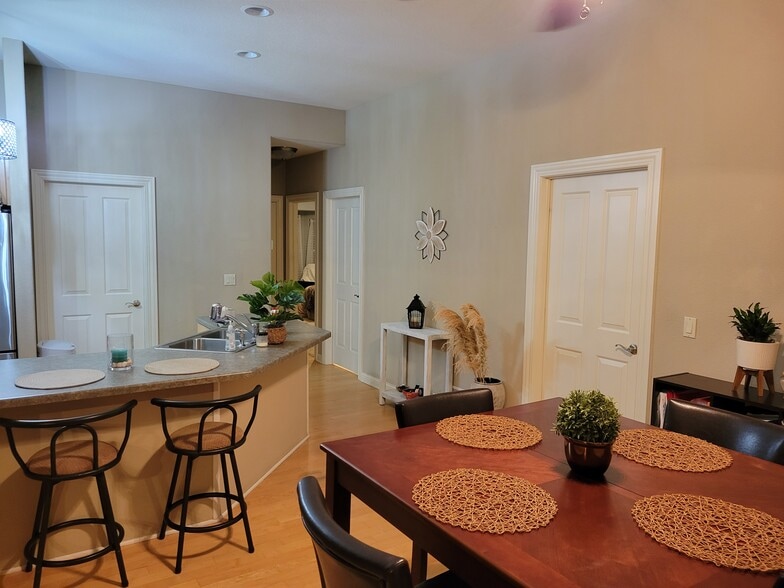 Building Photo - 1850 Stoney Ln