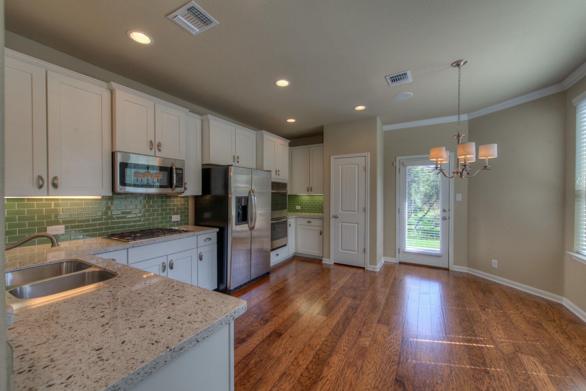 Building Photo - 405 S Meadowlark St