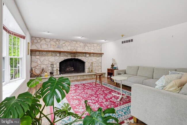 Building Photo - 1316 Heller Dr