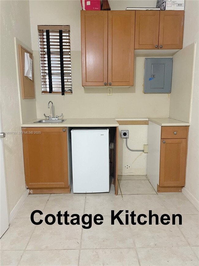 Building Photo - 1306 Madrid St