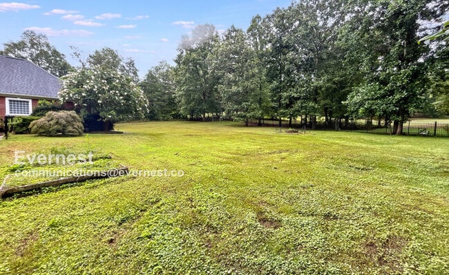 Building Photo - 607 Castle Dr