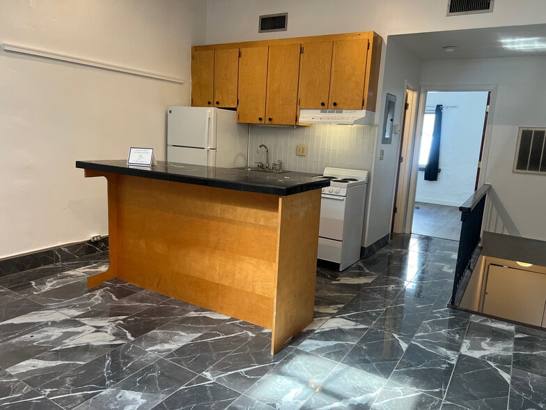 Building Photo - 17 Market St