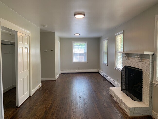 Building Photo - Kirkwood 2 BR convenient to shopping