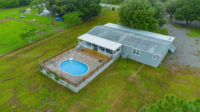 Building Photo - 755 N Quebrada St