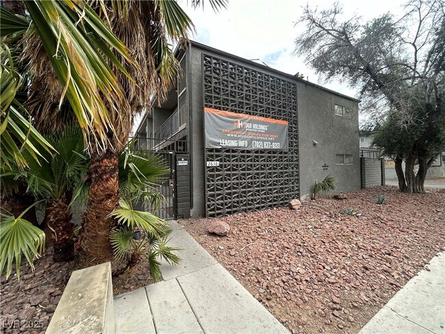 Building Photo - 2616 Lynnwood St