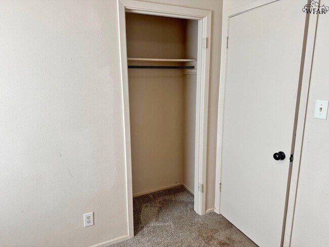 Building Photo - 1408 Normandy Dr