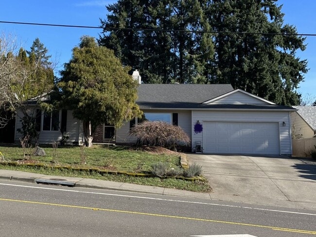 Building Photo - Beautiful One-Level Home with Sunroom, Vaulted Ceilings & Multiple Living Areas