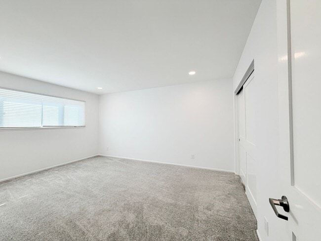 Building Photo - Beautifully Updated 4-Bedroom, 2-Bathroom Home in a Prime Location