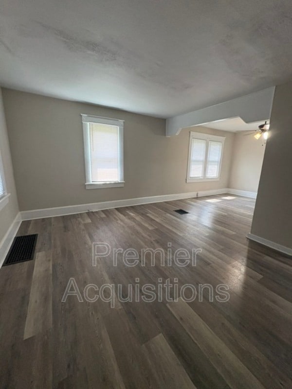Building Photo - 3318 Fernwood Ave