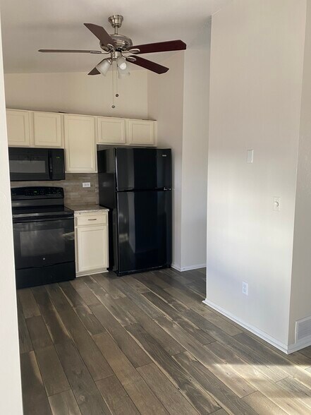 Building Photo - 325 Catalina Dr