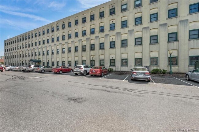 Building Photo - 438 Judd Square