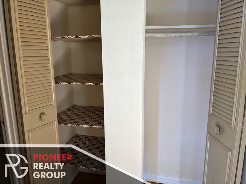 Building Photo - 502 W Briar Pl