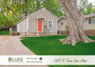 Building Photo - 1417 S Van Eps Ave