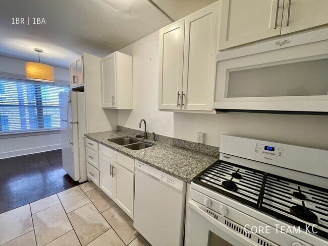 Building Photo - 710 W 48th St