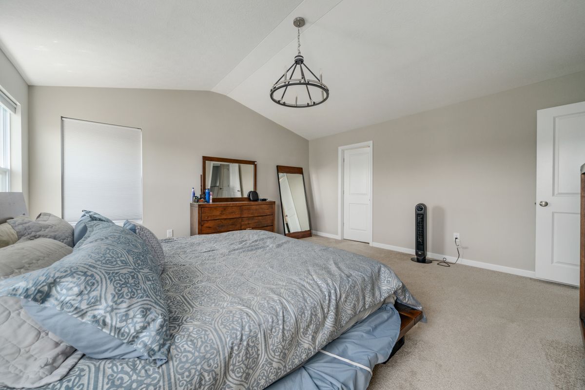 Building Photo - 1033 Quarry Oak Dr
