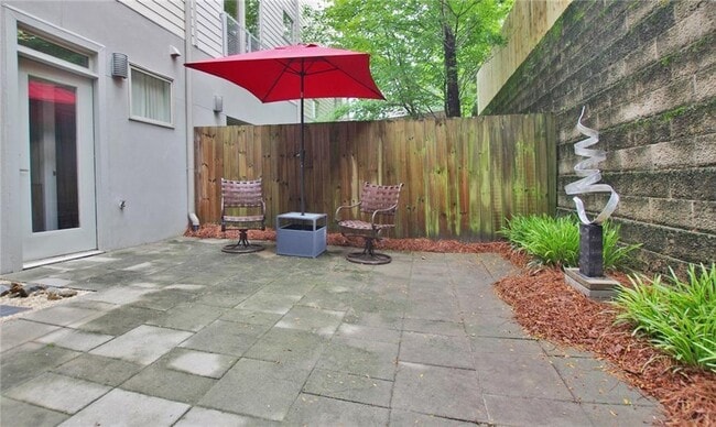 Building Photo - 1375 Rietveld Row NW