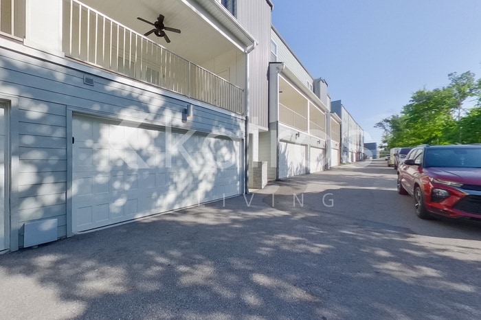 Building Photo - 1666 S Razorback Rd