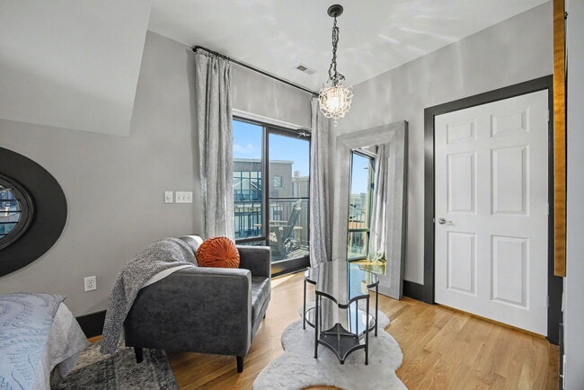 Building Photo - 261 S Limestone