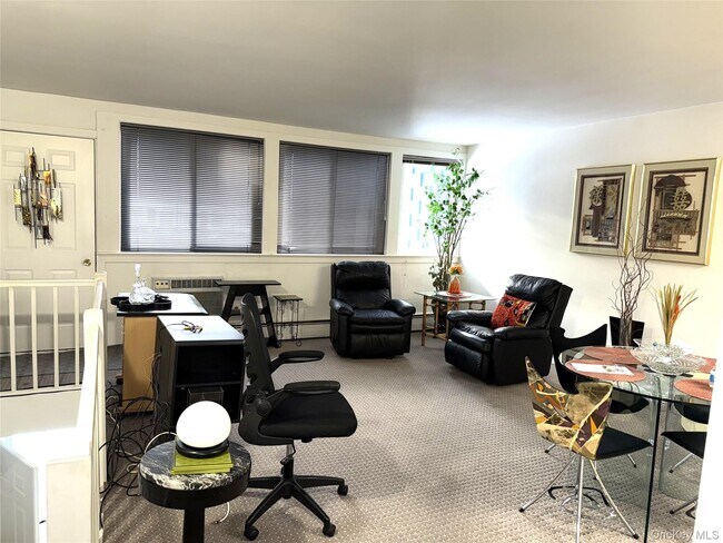 Building Photo - 3 Wyndover Woods Ln