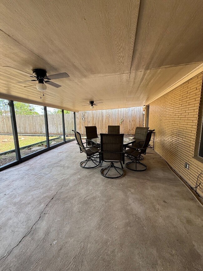 Building Photo - 1126 Stratton Dr