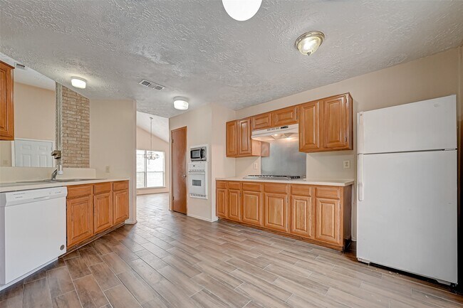 Building Photo - 2102 Creekshire Dr
