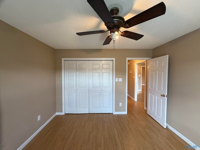 Building Photo - 1524 Forestview Dr SW
