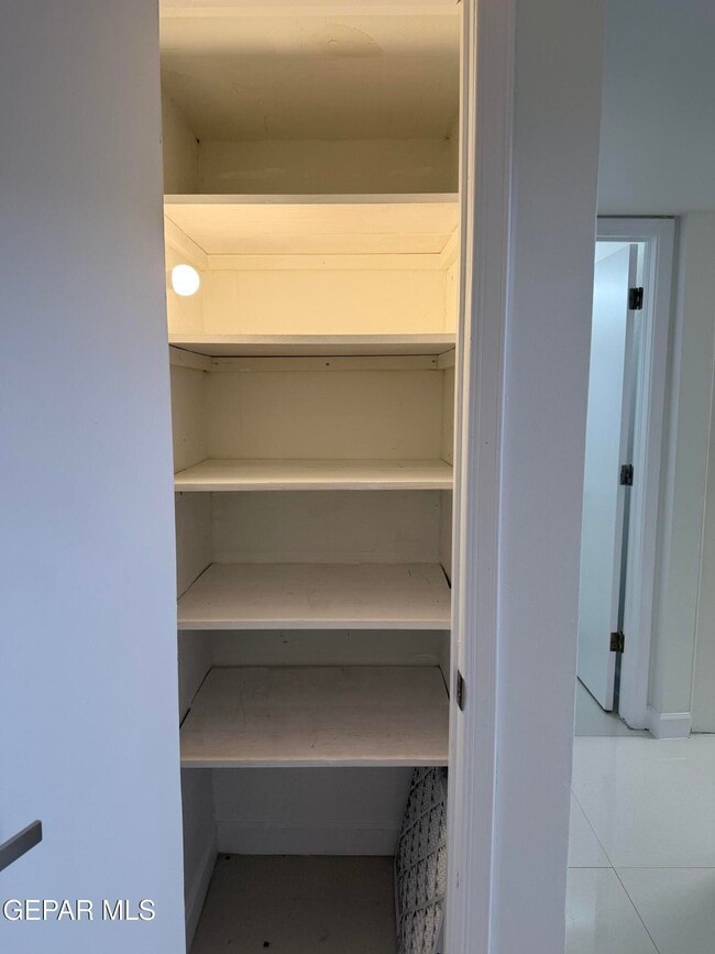 Building Photo - 6035 Bandolero Dr