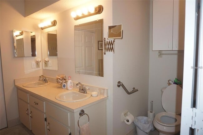 Building Photo - 10819 SW 83rd Ct