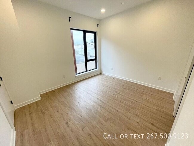 Building Photo - 1306 N Front St