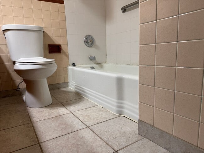 Building Photo - Bright & Spacious 3-Bedroom Duplex Unit on Large Corner Lot with Wood Floors & Garage!