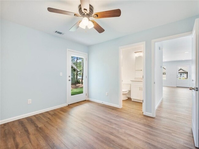Building Photo - 8083 Beachwood Dr