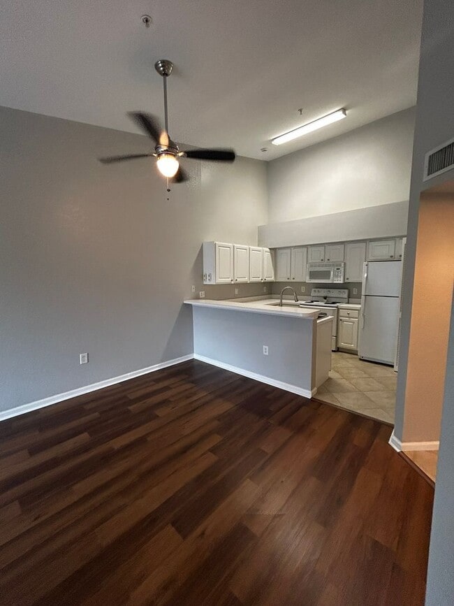 Building Photo - Spacious 1-Bedroom in “The Residence” FIRS...