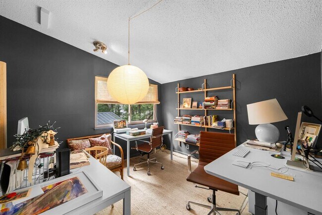 Building Photo - 2402 Rockingham Cir