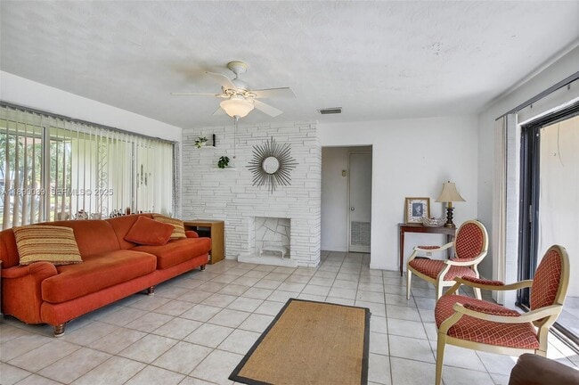 Building Photo - 160 NW 34th St