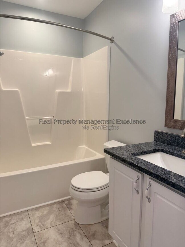 Building Photo - 305 Holly Thorn Trace