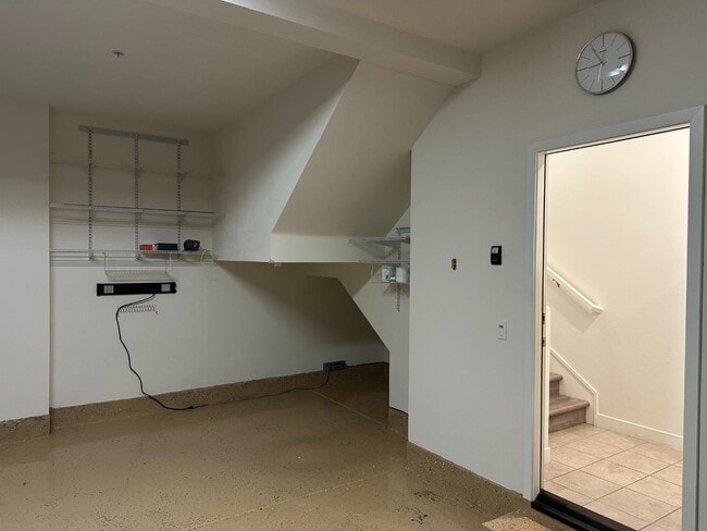 Building Photo - 275 Carmona