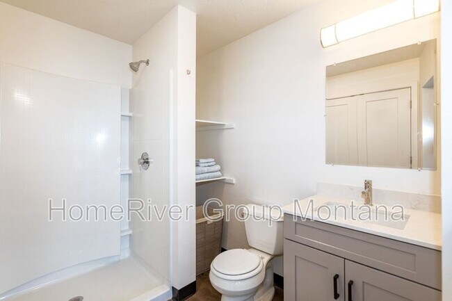 Building Photo - 320 Clay St