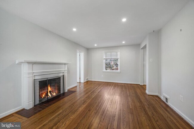 Building Photo - 2355 N Quincy St