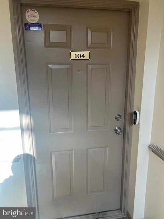 Building Photo - 9811 Lake Point Ct